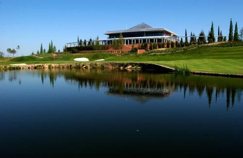 18 Holes